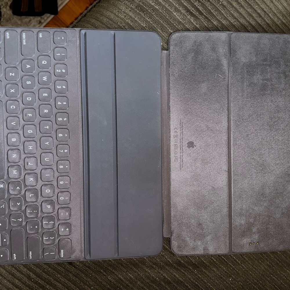 ipad Pro Smart Keyboard - Picture 2 of 5